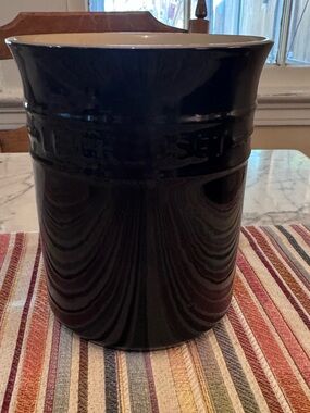 Le Creuset utensil holder, black onyx, like new, 6x5,